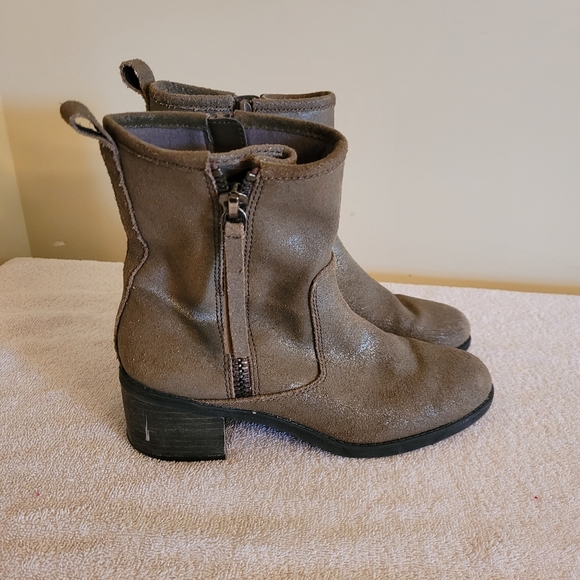 Clarks size 7 - Picture 10 of 12